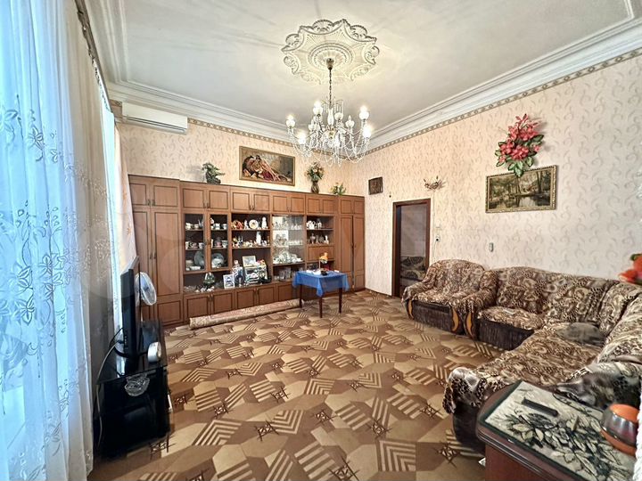 5-к. квартира, 170 м², 1/2 эт.