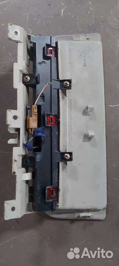 Стоп сигнал дополнительный на Nissan Fuga