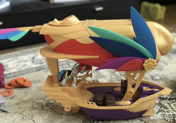 Корабль pony Пони фирменный и мотоцикл