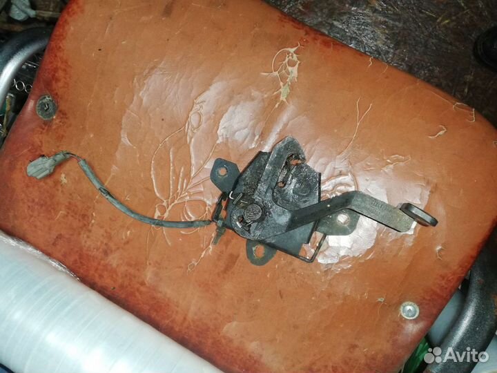 Замок капота Джили Эмгранд EC-7