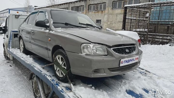 Стекло двери задней правой Hyundai Accent 2 83420
