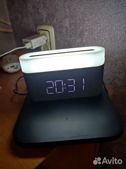 Ночник, беспроводная зарядка, будильник