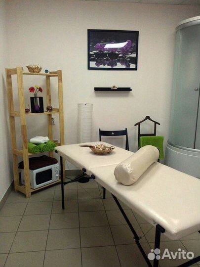 Массажный стол с вырезом и регулировкой высоты