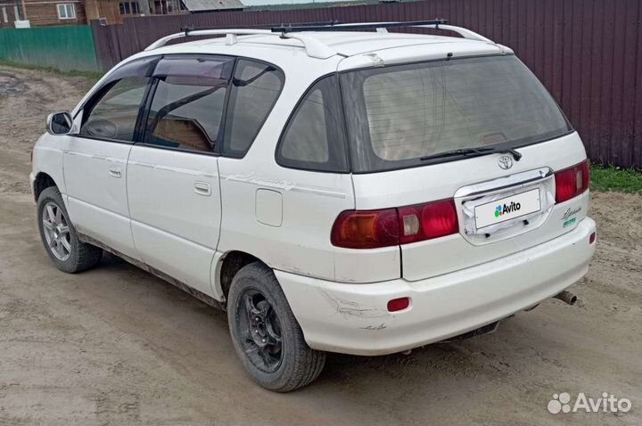 Toyota Ipsum 2.0 AT, 2000, битый, 300 000 км