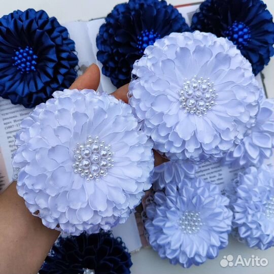 Пышные белые банты на 1 сентября