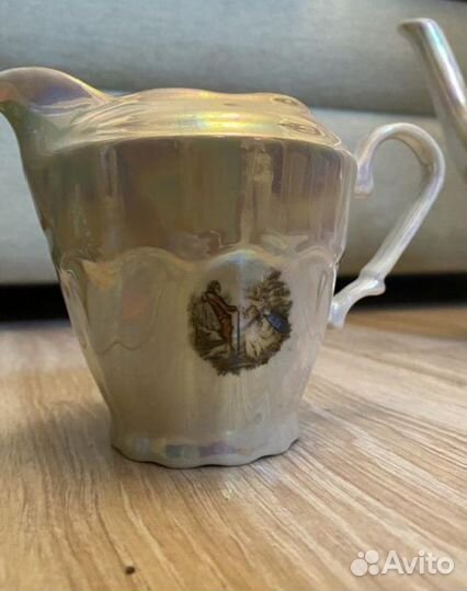 Заварочный чайник и молочник