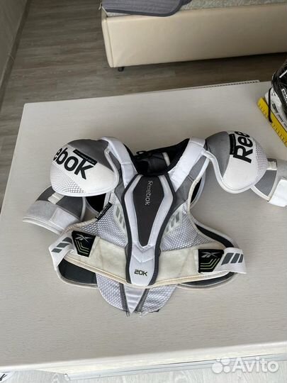 Нагрудник хоккейный reebok 20K JR M и L