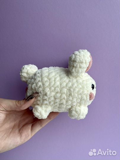 Вязанная игрушка кролик