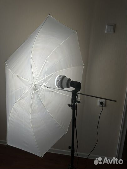 Светодиодная лампа и штатив