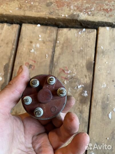 Замок зажигания (выключатель стартера и приборов н