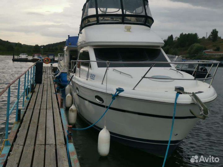 Моторное судно яхта