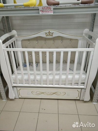 Кроватка детская с маятником и с ящиком