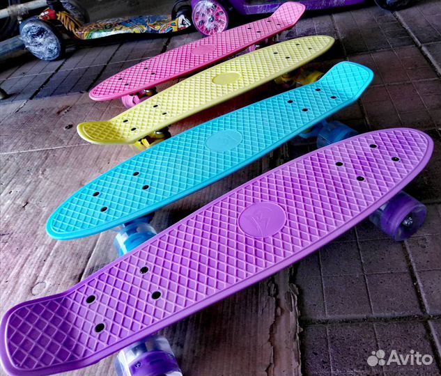 Скейтборд с светящимися колесами