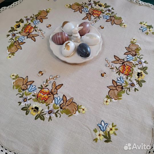 Вышитая скатерть