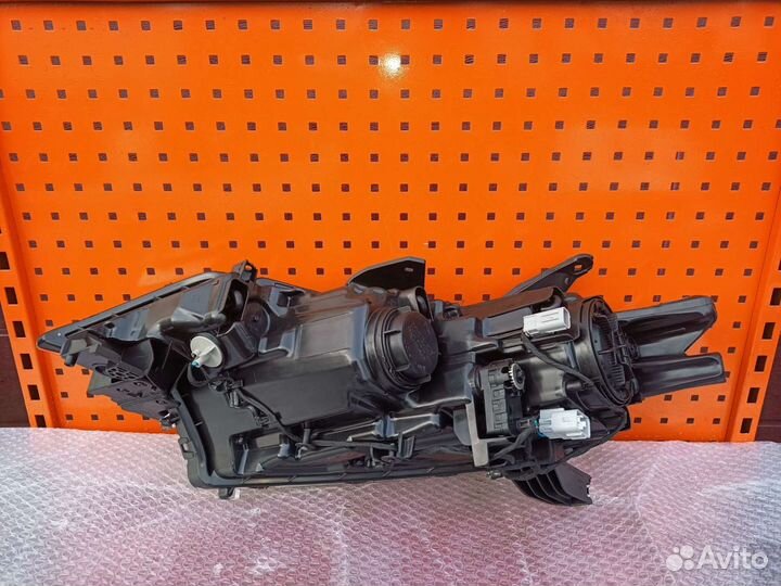 Фара правая Мицубиши Аутлендер LED