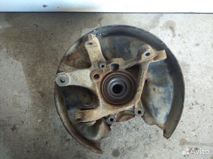 Кулак со ступицей задний правый Mercedes Benz W210