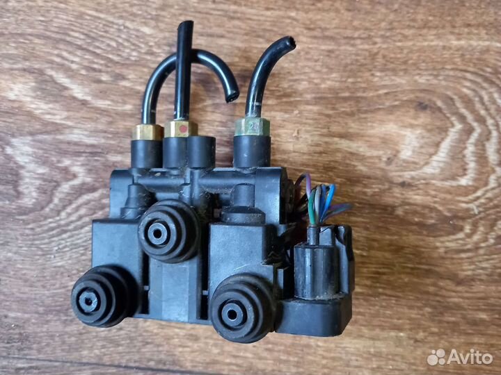 Клапан пневмоподвески Range rover sport l494