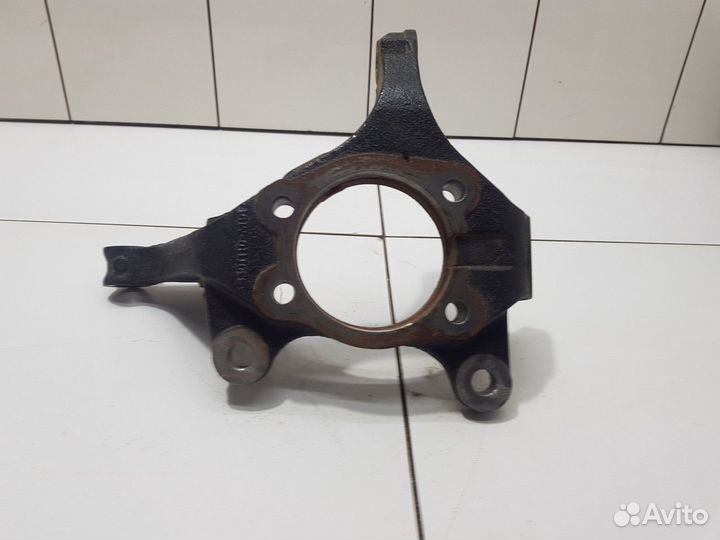 Кулак поворотный передний (левый)