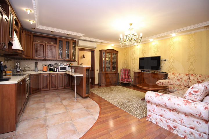 4-к. квартира, 146 м², 2/10 эт.