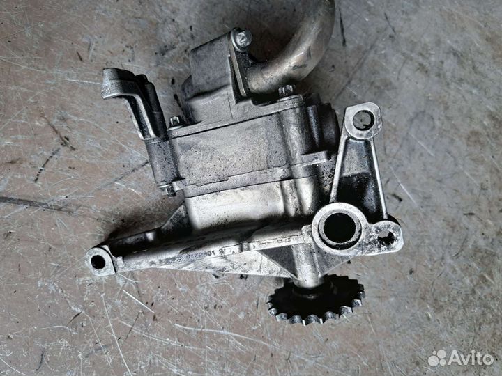 Насос масляный на Mercedes w211