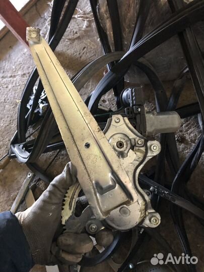 Стеклоподъемник Toyota corolla 150E