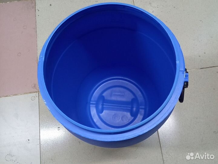 Продам бочку пластиковую