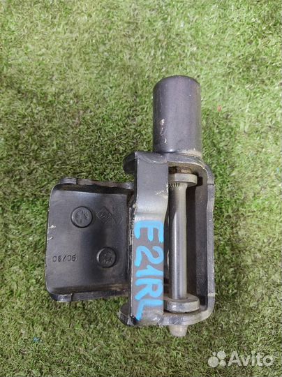 Петля двери задней левой нижняя Renault Clio 3 20