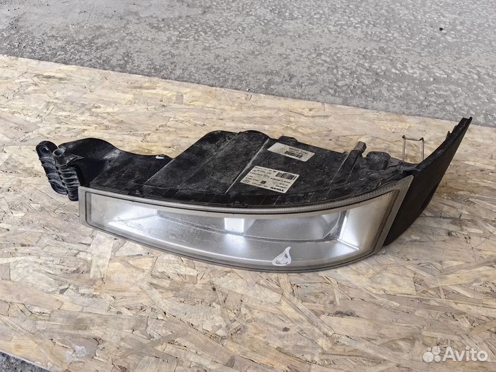 Фара противотуманная левая volvo truck FH (2013)