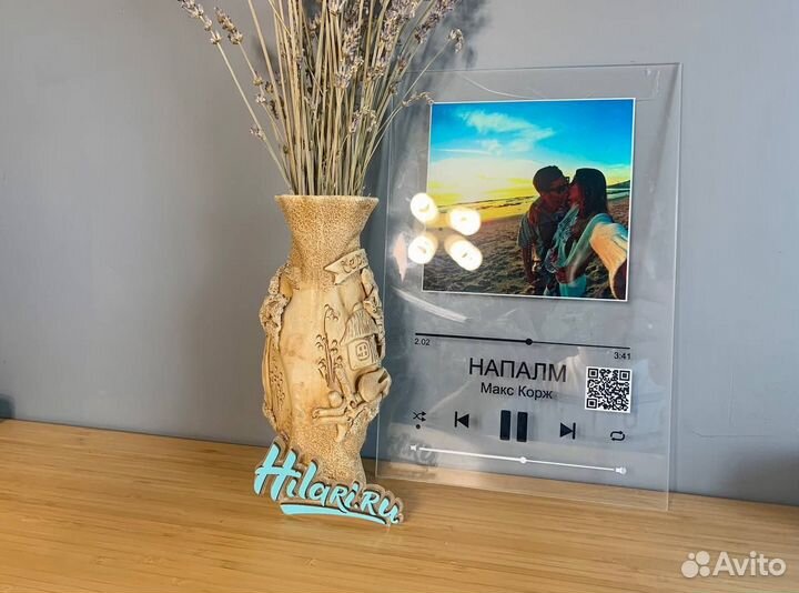 Трек пластинка с подставкой из дерева