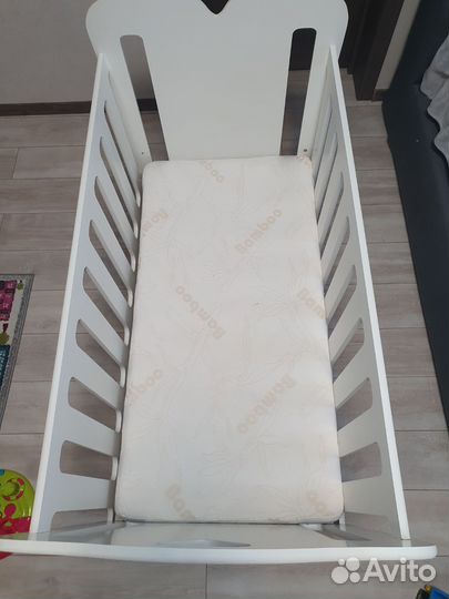 Детская кроватка-качалка