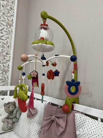 Музыкальный мобиль на кроватку