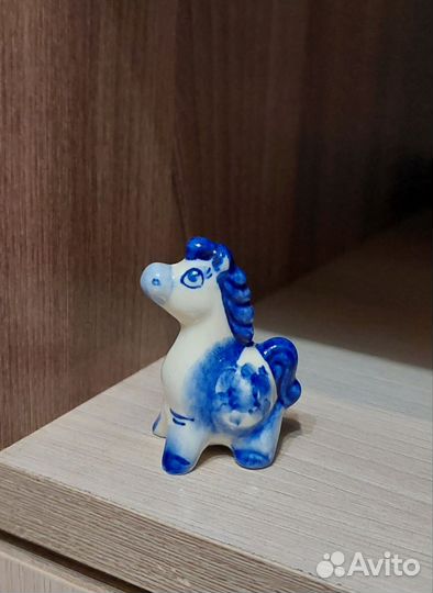 Фарфоровые фигурки гжель