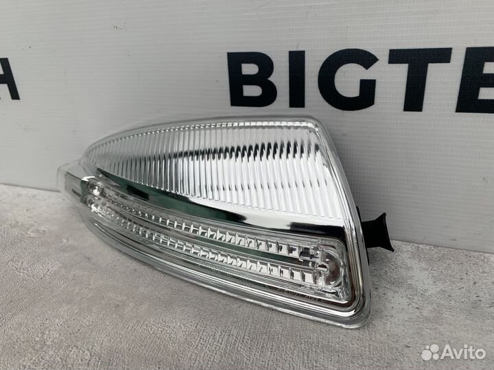 Повторитель в зеркало правый Mercedes A2048200821