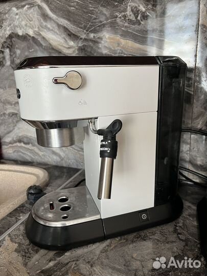 Кофемашина delonghi рожковая dedica