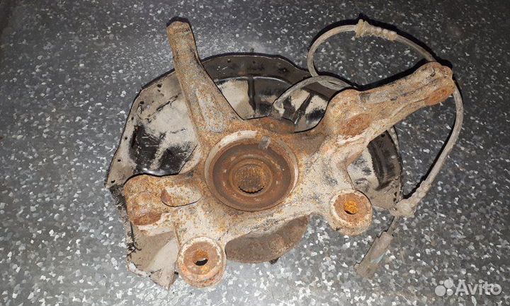 Кулак поворотный передний левый Chevrolet Cobalt