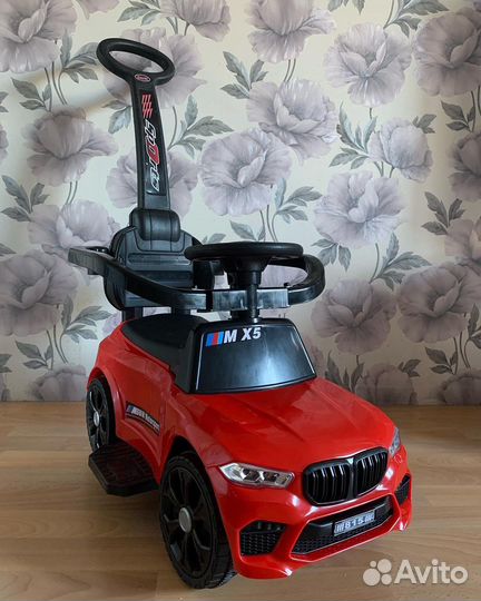 Машинка каталка толокар с ручкой