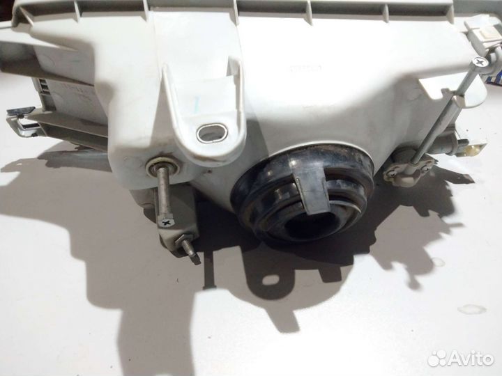 Фара основная правая Toyota Corolla