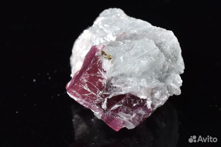 Турмалин (рубеллит), клевеландит. Лот №672