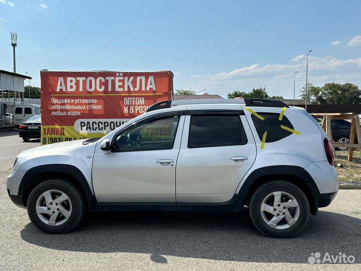 Чёрные стёкла на Рено дастер Renalt Duster
