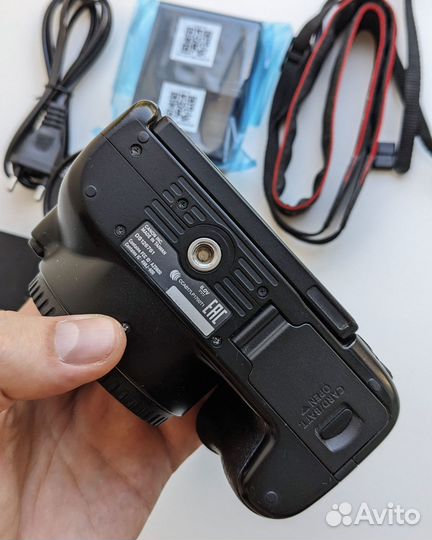 Фотоаппарат Canon 250d