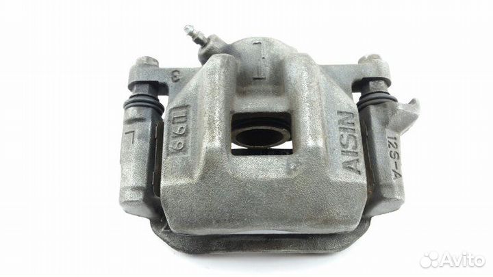 Суппорт задний левый Toyota Isis ANM15 2006