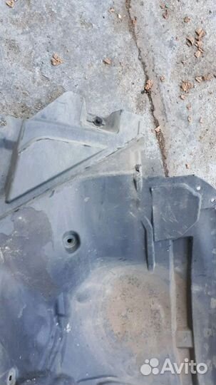 Подкрыльник передний мерседес w212