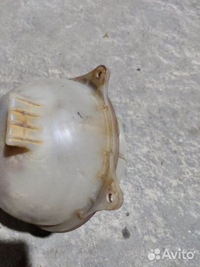 Бачок расширительный Volkswagen Passat B3 седан