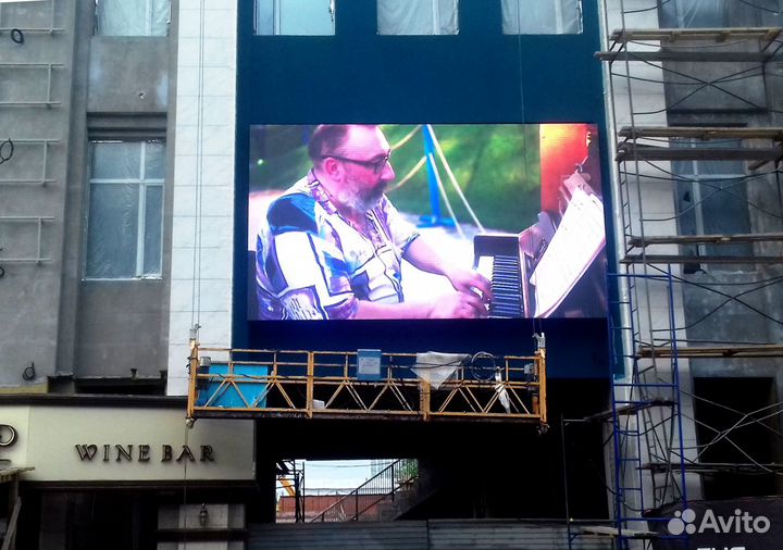 Изготовление и ремонт видеоэкранов, бегущих строк