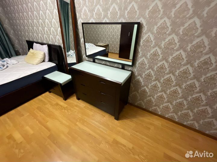 Спальный гарнитур из массива дерева бу