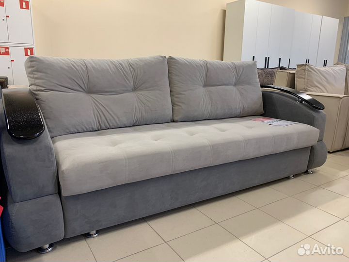 Диван на металлокаркасе