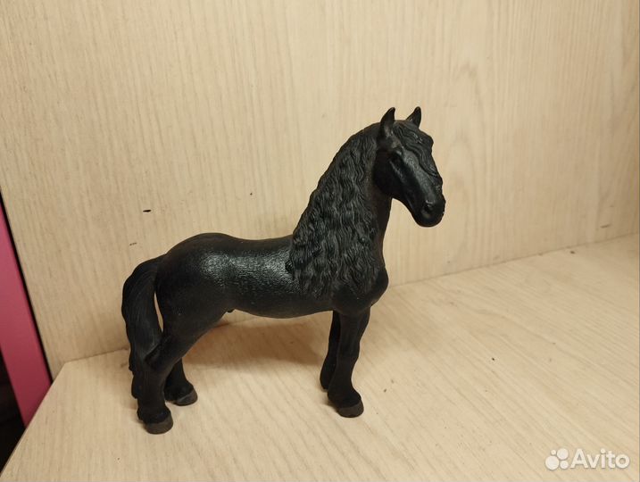 Фризский жеребец, фигурка Schleich