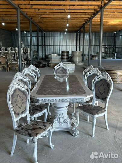 Кухонный стол и стулья