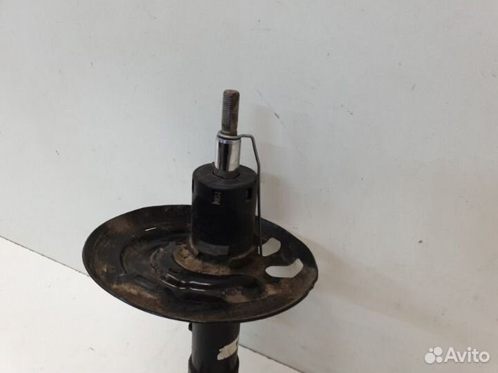 Амортизатор передний правый Toyota Camry V70 2018