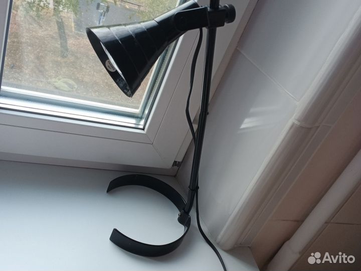 Настольная лампа